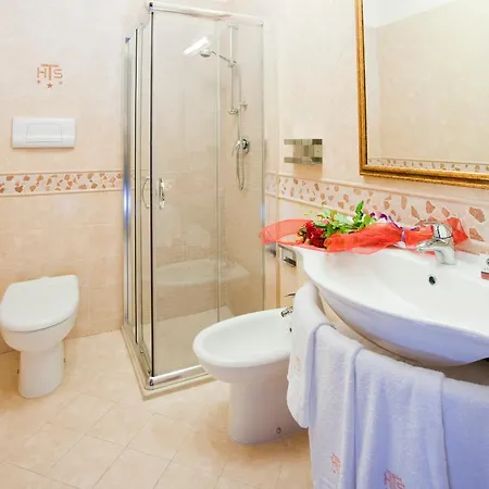 Tito Serrano' Hotell 3*