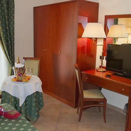 Tito Serrano' Hotel 3*