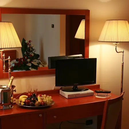 Tito Serrano' Hotell