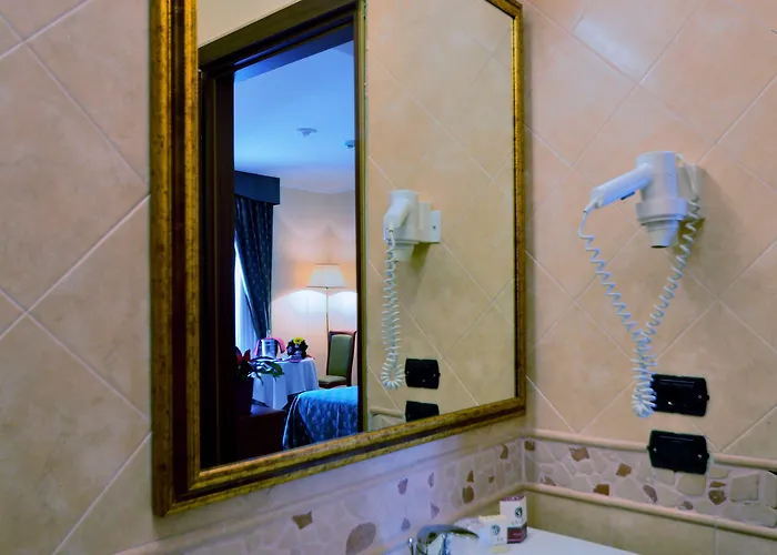 Tito Serrano' 酒店